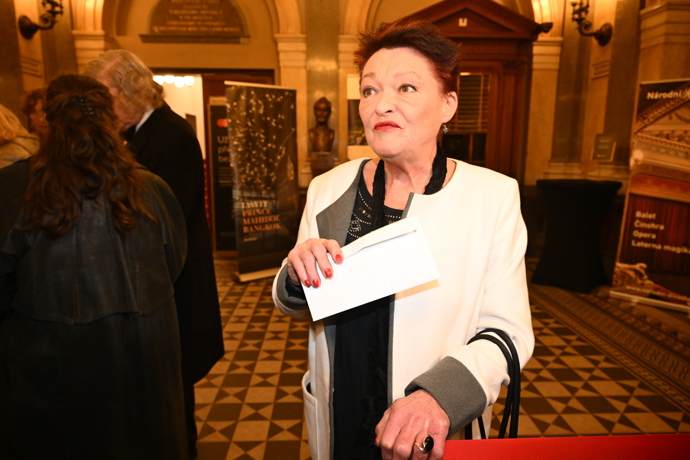 FOTO: Herečka Valerie Zawadská. – stránka 130