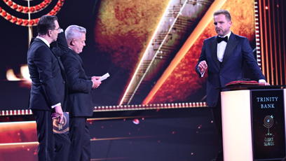 FOTO: Libor Bouček předal stříbrného Slavíka v kategorii zpěvák.