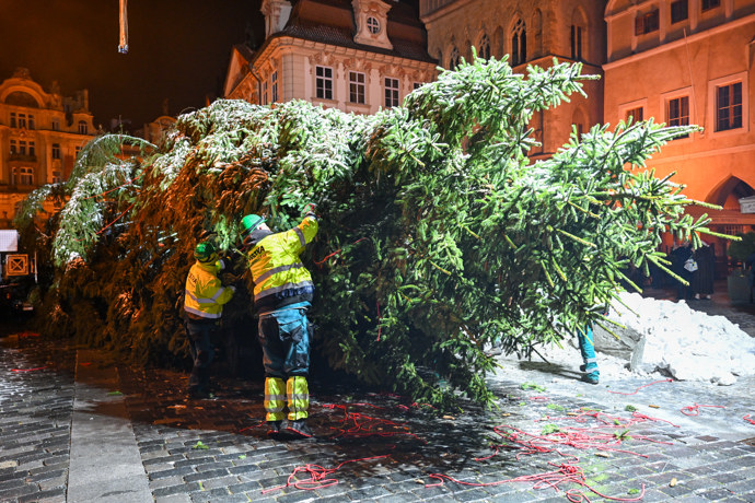FOTO: Na Staromáku je stromeček. – stránka 5