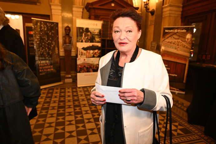 FOTO: Herečka Valerie Zawadská. – stránka 129