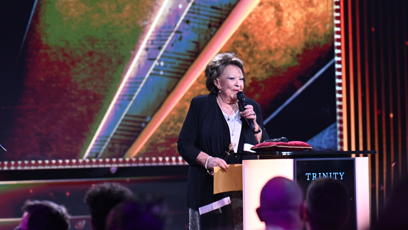 FOTO: Zlatého Slavíka předala Jiřina Bohdalová.