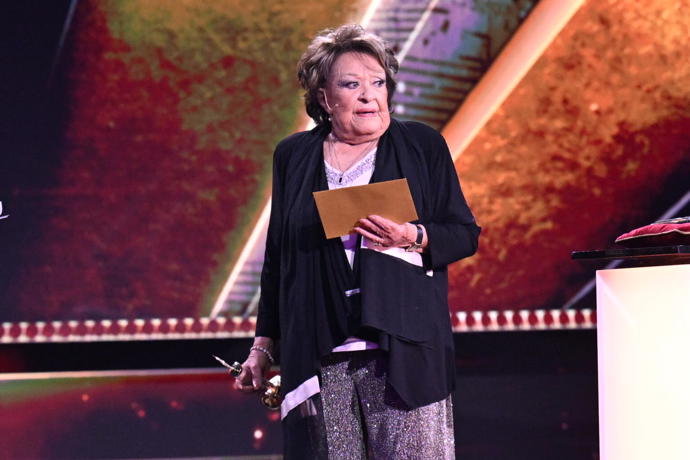 FOTO: Noidovi cenu předávala Jiřina Bohdalová. – stránka 18