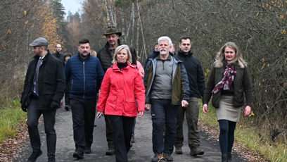 FOTO: Petr Pavel na procházce s Evou Pavlovou.