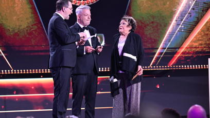 FOTO: Noidovi cenu předávala Jiřina Bohdalová.