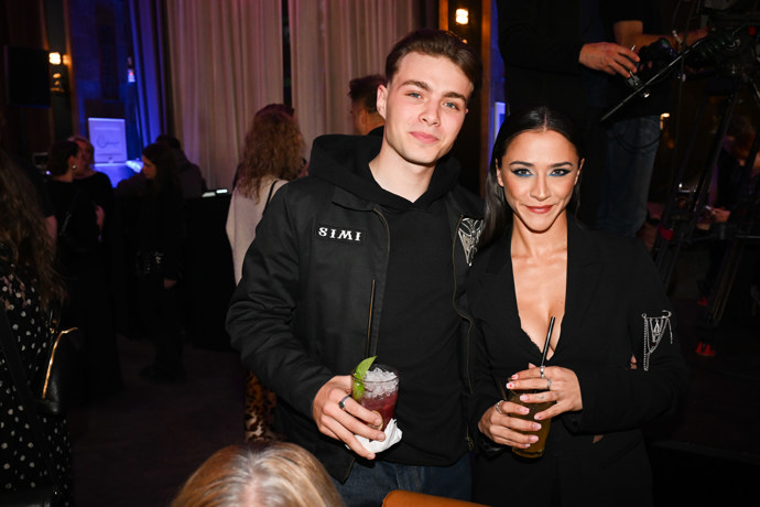 FOTO: Eva Burešová se Simonem Oppem. – stránka 1