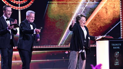 FOTO: Takto se Jiřin Bohdalová radovala, když zjistila, že zlatého Slavíka získal Václav Noid Bárta.