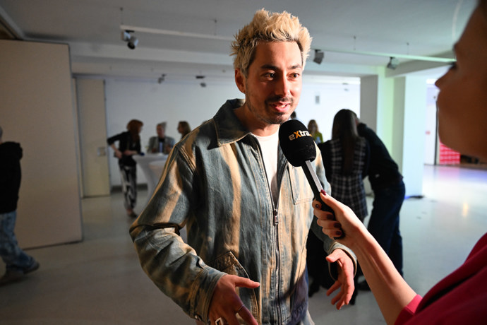 FOTO: Mirai Navrátil během rozhovoru pro eXtra.cz. – stránka 22