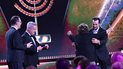 FOTO: Takto se Jiřin Bohdalová radovala, když zjistila, že zlatého Slavíka získal Václav Noid Bárta.