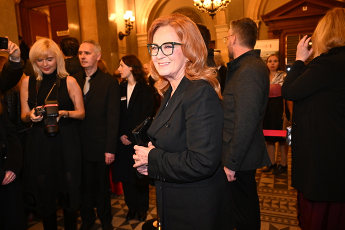 FOTO: Simona Stašová dorazila v černém kostýmku. – stránka 5