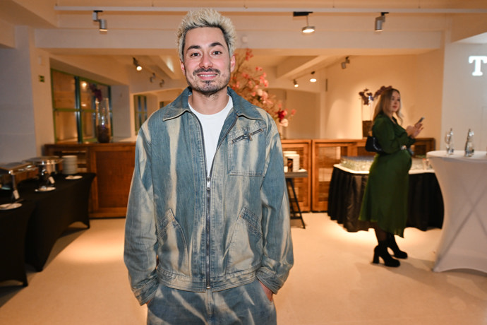 FOTO: Mirai Navrátil měl zajímavý outfit. – stránka 21