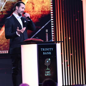 Václav Noid Bárta je zlatým slavíkem. 