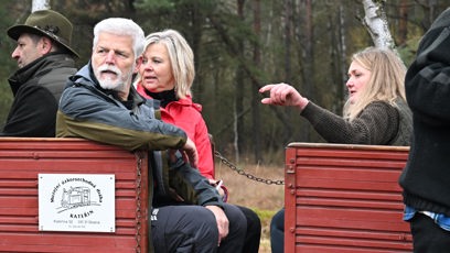 FOTO: Petr Pavel a Eva Pavlová ve vláčku.