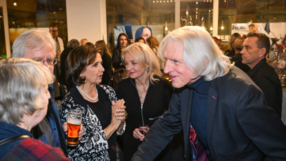 FOTO: Ivan Hubač dorazil na premiéru filmu Máma po boku své přítelkyně Veroniky Žilkové.