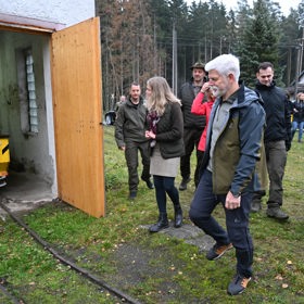 Petr Pavel a Eva Pavlová v železničním depu.