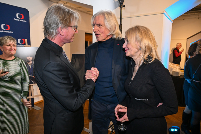 FOTO: Ivan Hubač se pozdravil s režisérem Jiřím Strachem. – stránka 37