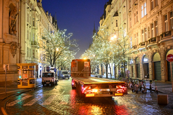 FOTO: Na Pařížské ulici už svítí světýlka. – stránka 1
