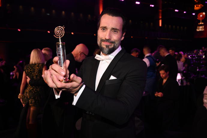 FOTO: Dojatý Václav Noid Bárta. – stránka 72