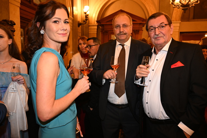 FOTO: Jana Doleželová se Zdeňkem Bartákem. – stránka 100