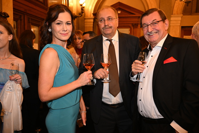 FOTO: Jana Doleželová se Zdeňkem Bartákem. – stránka 99