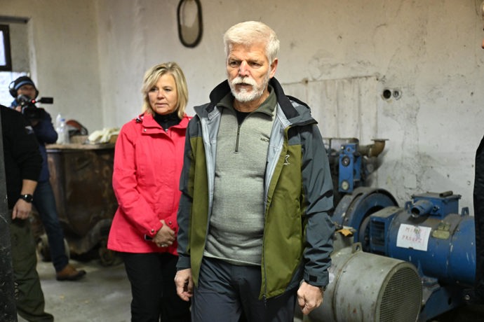 FOTO: Petr Pavel a Eva Pavlová v depu. – stránka 149