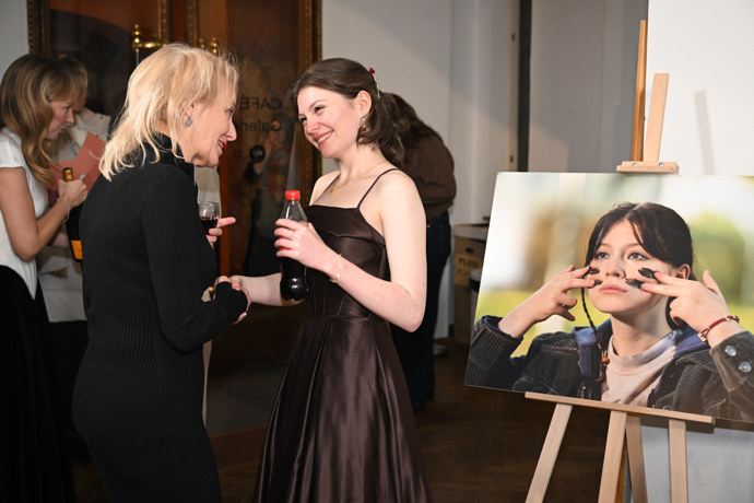 FOTO: Sophie Šporclová s Veronikou Žilkovou. – stránka 5