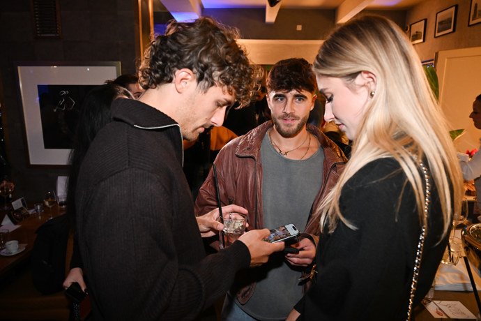 FOTO: Martin Mikuš s Adélou a Michelle. – stránka 6