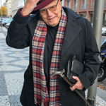 Nikdy nevynechá možnost, kdy může smeknout svůj klobouk. 