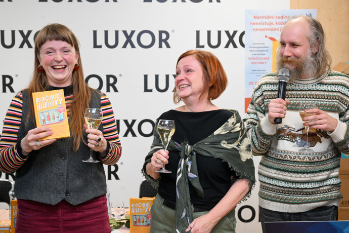 FOTO: Na křtu knihy Rodičobské hostorky bylo veselo. – stránka 7