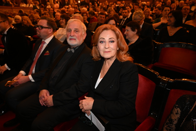 FOTO: Simona Stašová seděla v sálu vedle Miloslava Mejzlíka. – stránka 3