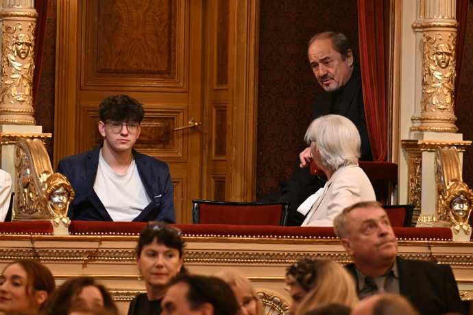 FOTO: Viktor Preiss přišel na balkon za Danou Syslovou. – stránka 12