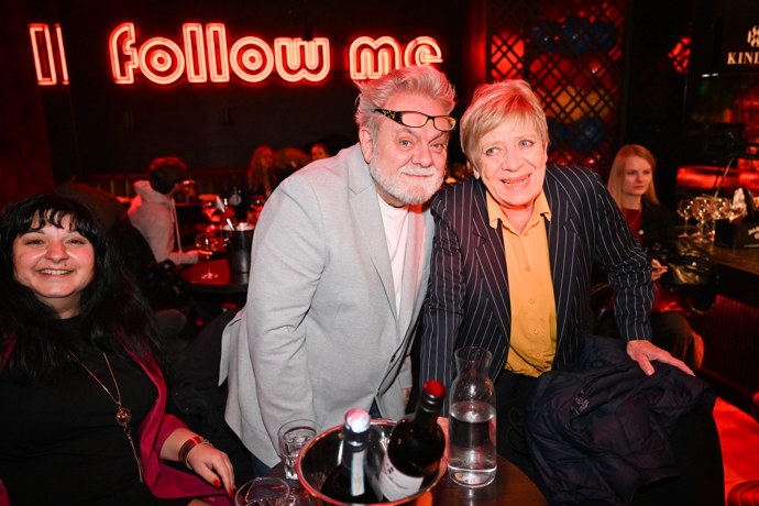 FOTO: Václav Upír Krejčí a Jaroslava Obermaierová byli kmotři nového videoklipu Sámera Issy. – stránka 21