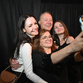 Rodinka si spolu dělala selfie.