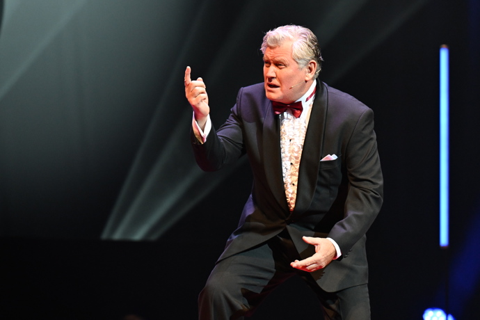 FOTO: Miroslav Hanuš moderoval letošní předávání cen Thálie. – stránka 75