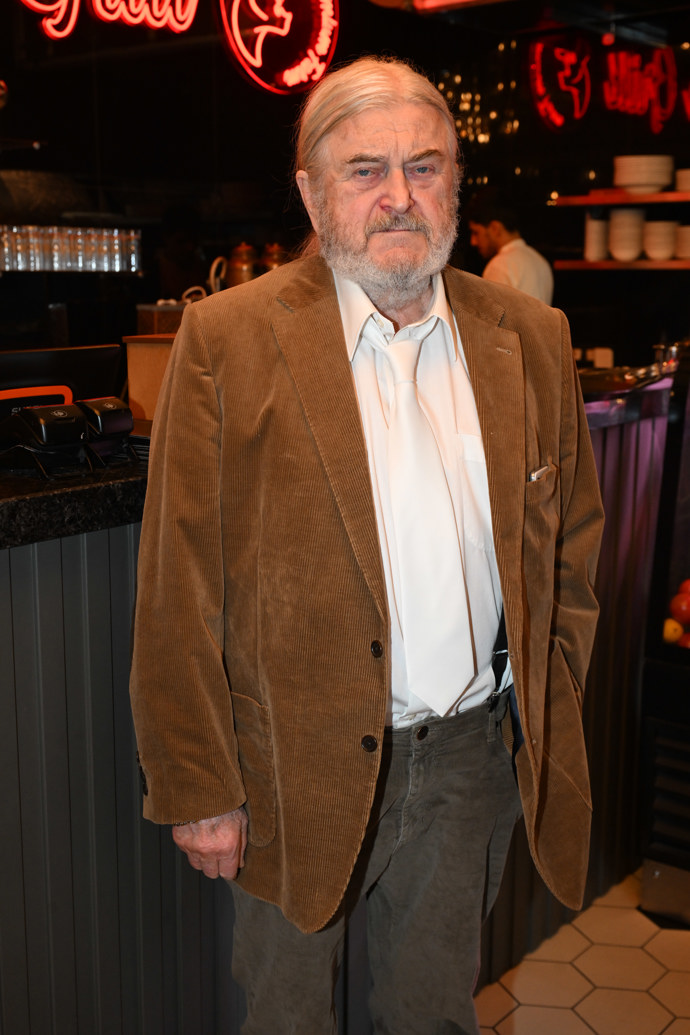 FOTO: František Ringo Čech na křtu. – stránka 25