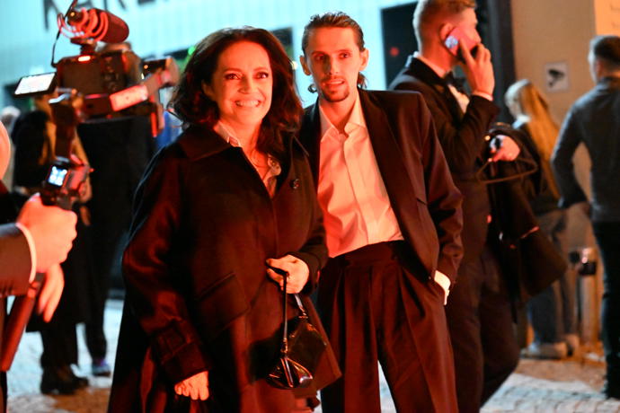 FOTO: Detail na kameramana, který zachycuje odjezd hvězdy. – stránka 35