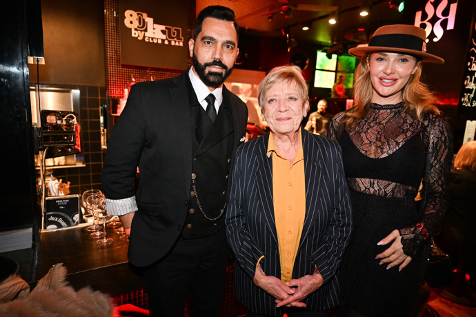 FOTO: Jaroslava Obermaierová s Jackem Hamidem a jeho přítelkyní. – stránka 18