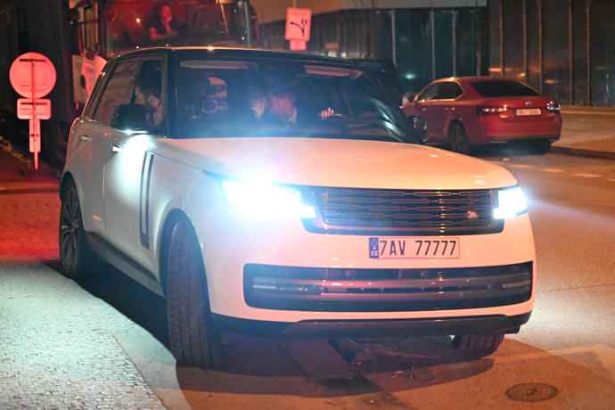 FOTO: Režisér Větrovský odváží Lucii Bílou a jejího syna. – stránka 5