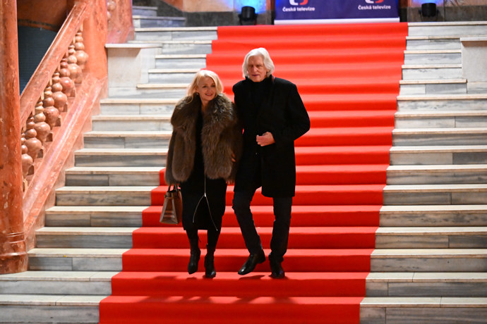 FOTO: Ivan Hubač a Veronika Žilková odcházeli spolu domů. – stránka 23