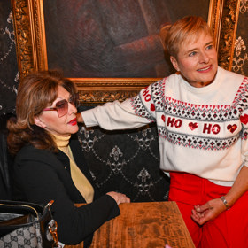 Marie Retková se pochlubila typicky vánočním bílo-červeným svetrem. 