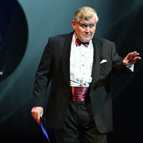 Miroslav Hanuš moderoval předávání cen Thálie 2025.