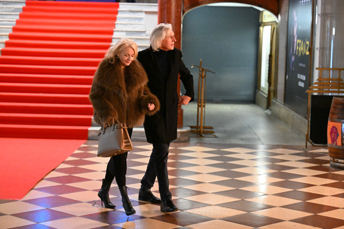 FOTO: Ivan Hubač a Veronika Žilková odcházeli spolu domů. – stránka 21