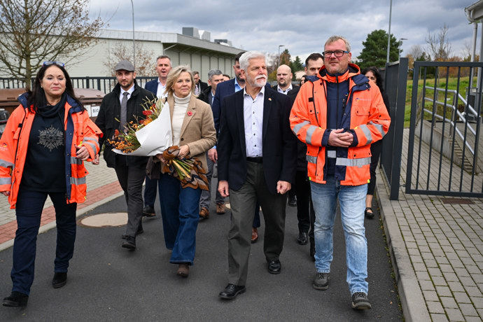 FOTO: Prezidentský pár na prohlídce karlovarského Světa záchranářů. – stránka 116