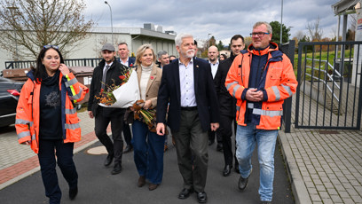 FOTO: Petr Pavel a Eva Pavlová vstupují do Světa záchranářů v Karlových Varech.