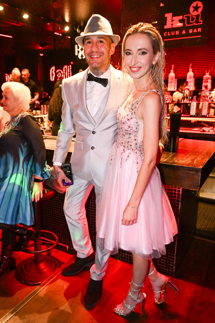 FOTO: Sámer Issa s Lucy Junk. – stránka 6