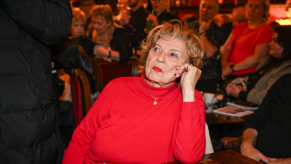 FOTO: Libuše Švormová v červené.