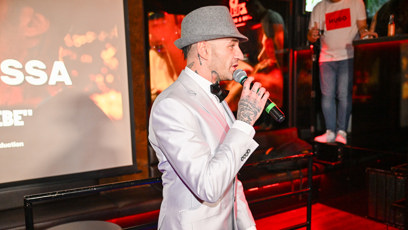 FOTO: Sámer Issa zazpíval na svém křtu videoklipu Věřím v tebe.