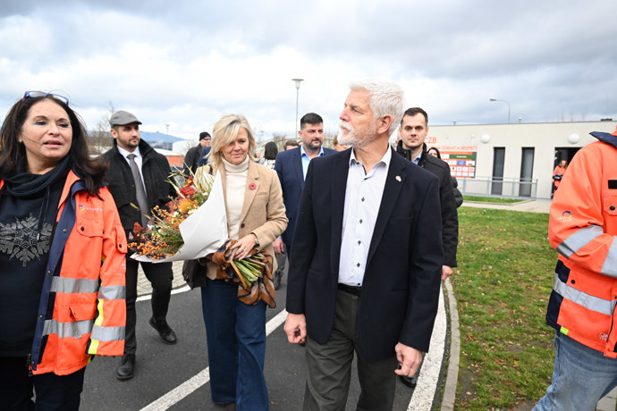 FOTO: Prezidentský pár na prohlídce karlovarského Světa záchranářů. – stránka 113