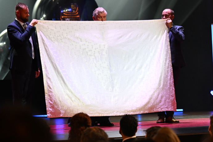 FOTO: Miroslav Hanuš provázel udílením cen Thálie. – stránka 57