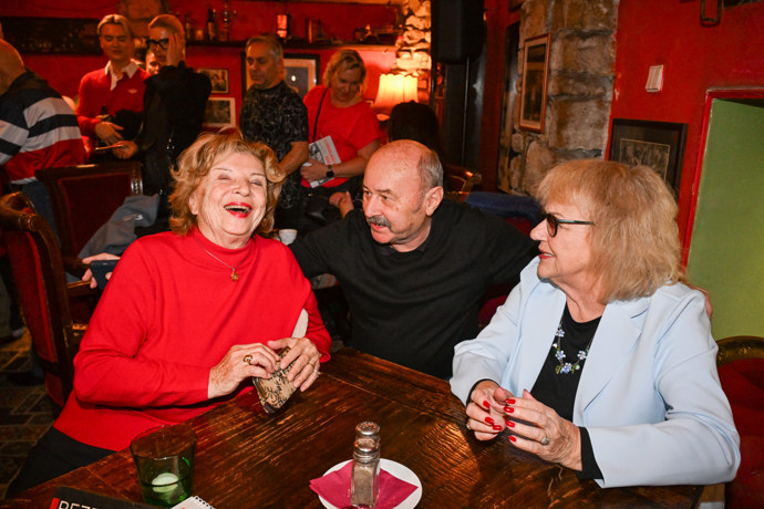 FOTO: Libuše Švormová se usmívala od ucha k uchu. – stránka 1