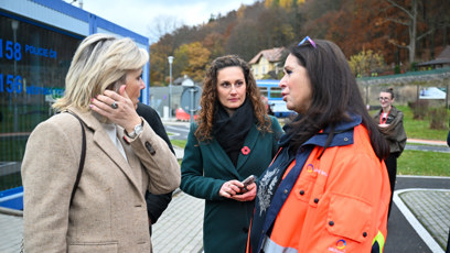 FOTO: Eva Pavlová se svou tajemnicí v Karlových Varech.